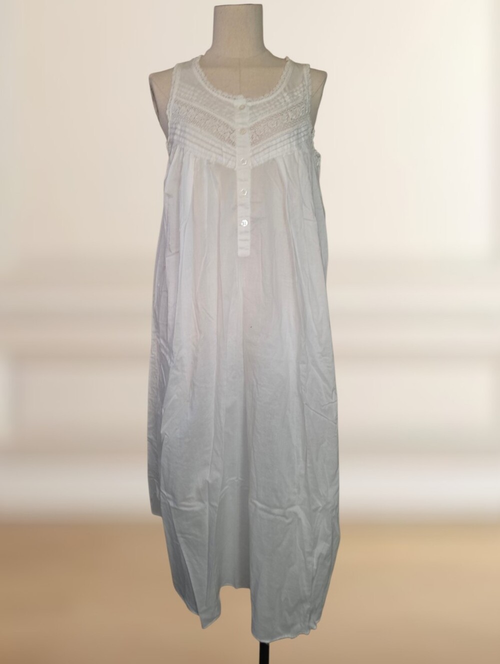 Vintage Laura Adams 1980s 1990s White Cotton Embroidered Nightgown
